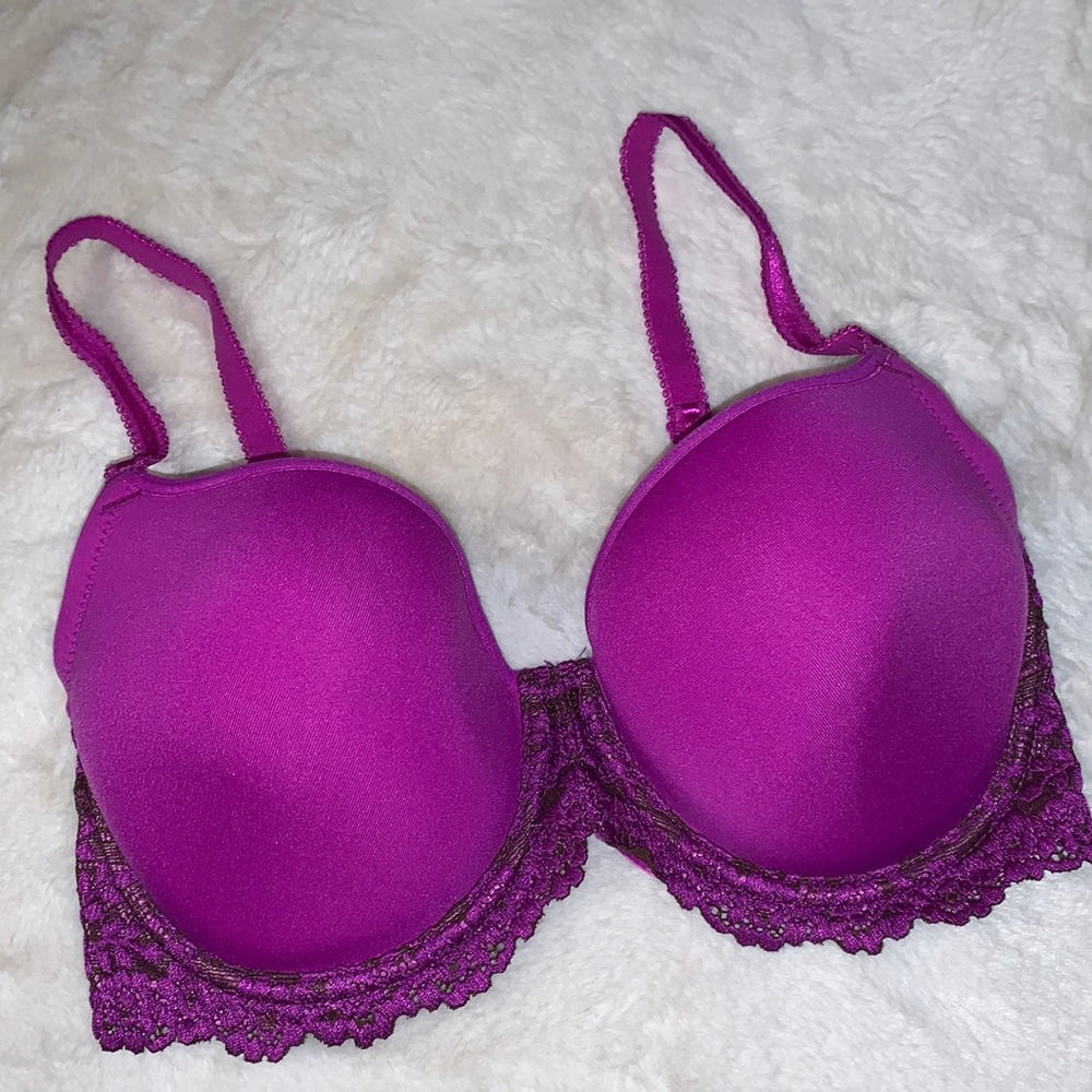32D Wacoal Lightly Lined purple bra